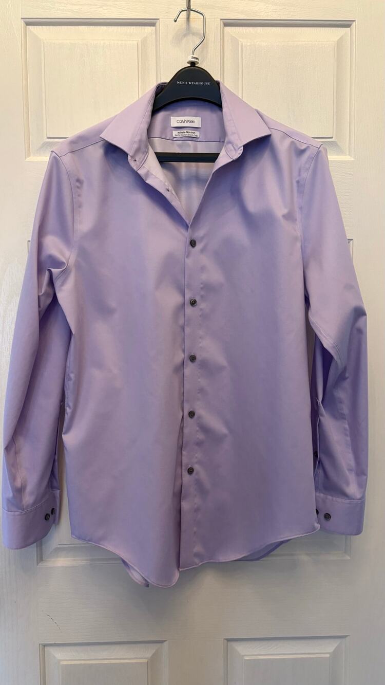 Men's no-iron Lavendar Calvin Klein Button Down M 16 32/33
